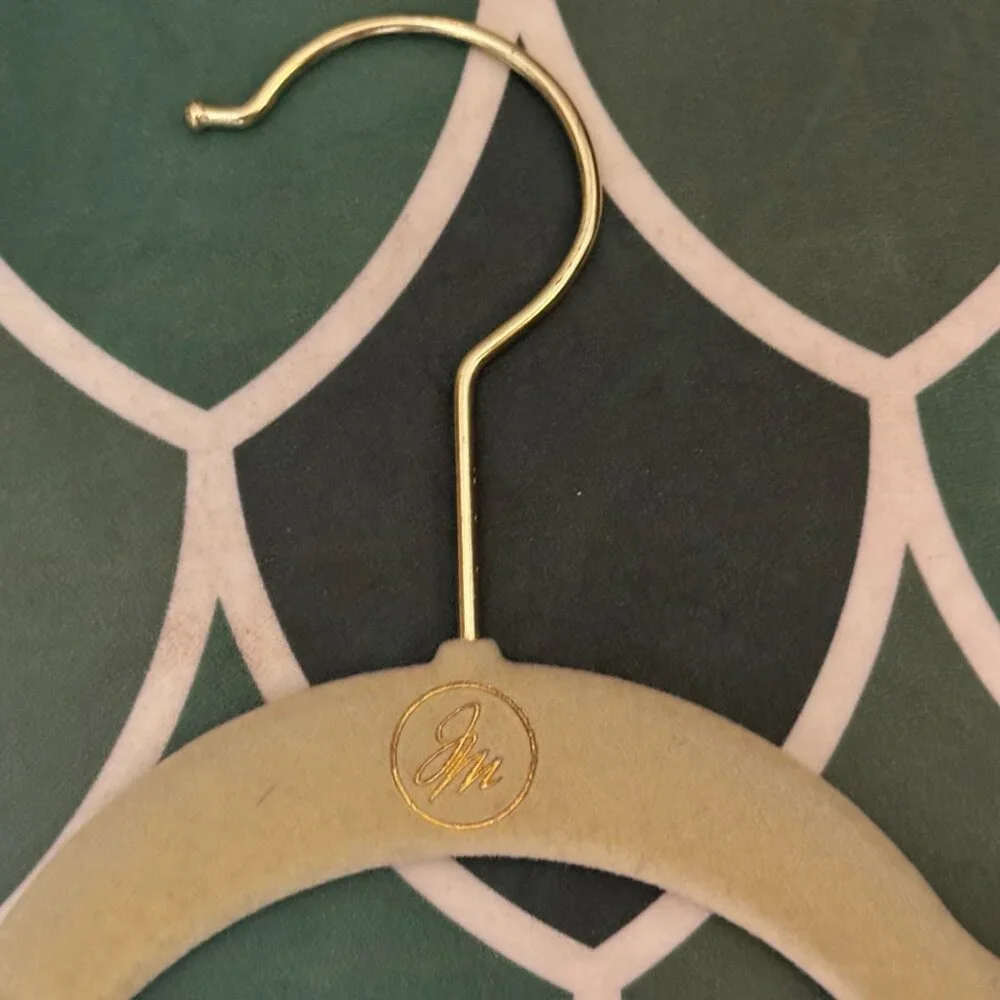 Huggable Hangers Joy Mangano Suit Hanger, Ivory Velvet Flocking, Cnt #5